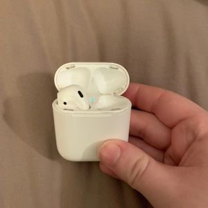 Apple AirPods charging case WITHOUT AirPods
